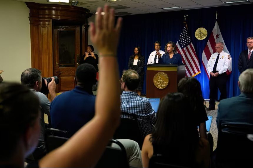 Prefeita Bowser endurece tom contra Trump após federalização da polícia em Washington, D.C