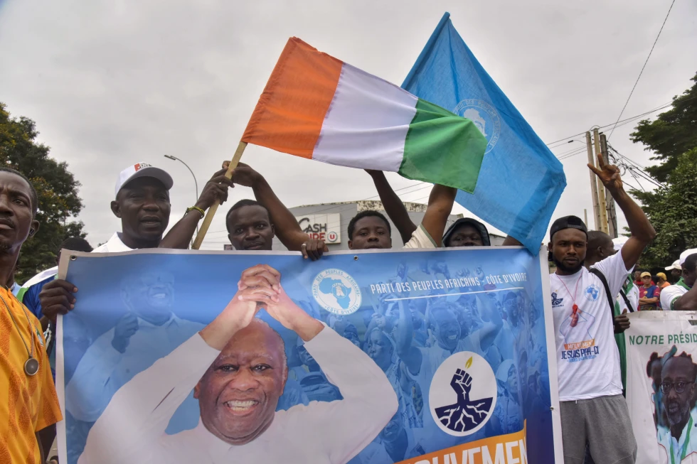 Milhares de marfinenses protestam em Abidjan contra quarto mandato de Alassane Ouattara