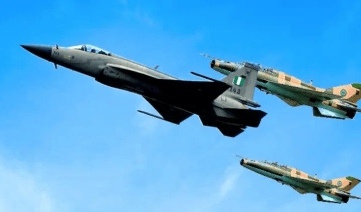 Força Aérea da Nigéria resgata pelo menos 76 pessoas sequestradas por gangues criminosas