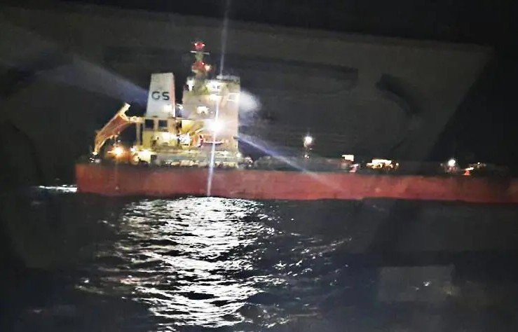 Incêndio de grandes proporções consome terminal de carvão em Nacala-Velha, Nampula