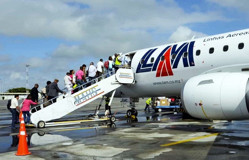 LAM Multada em Mais de 11 Milhões de Meticais por Cobrança Ilegal de Sobretarifa